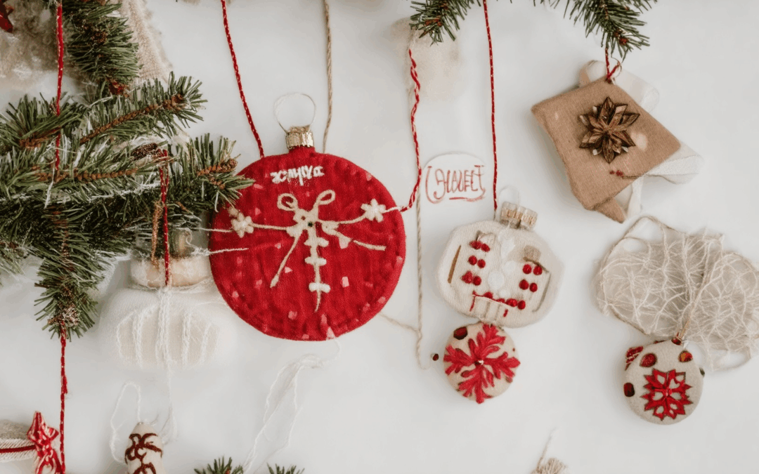 Crafting Handmade Holiday Ornaments for a Cozy Home: Easy Ideas & Customizable Designs
